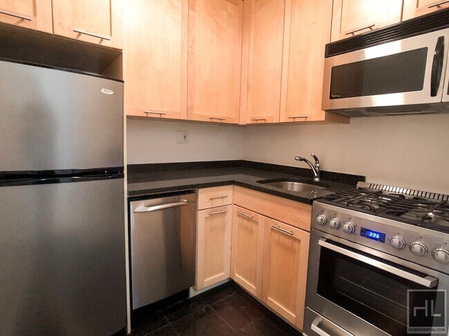 Building Photo - Fourth Avenue