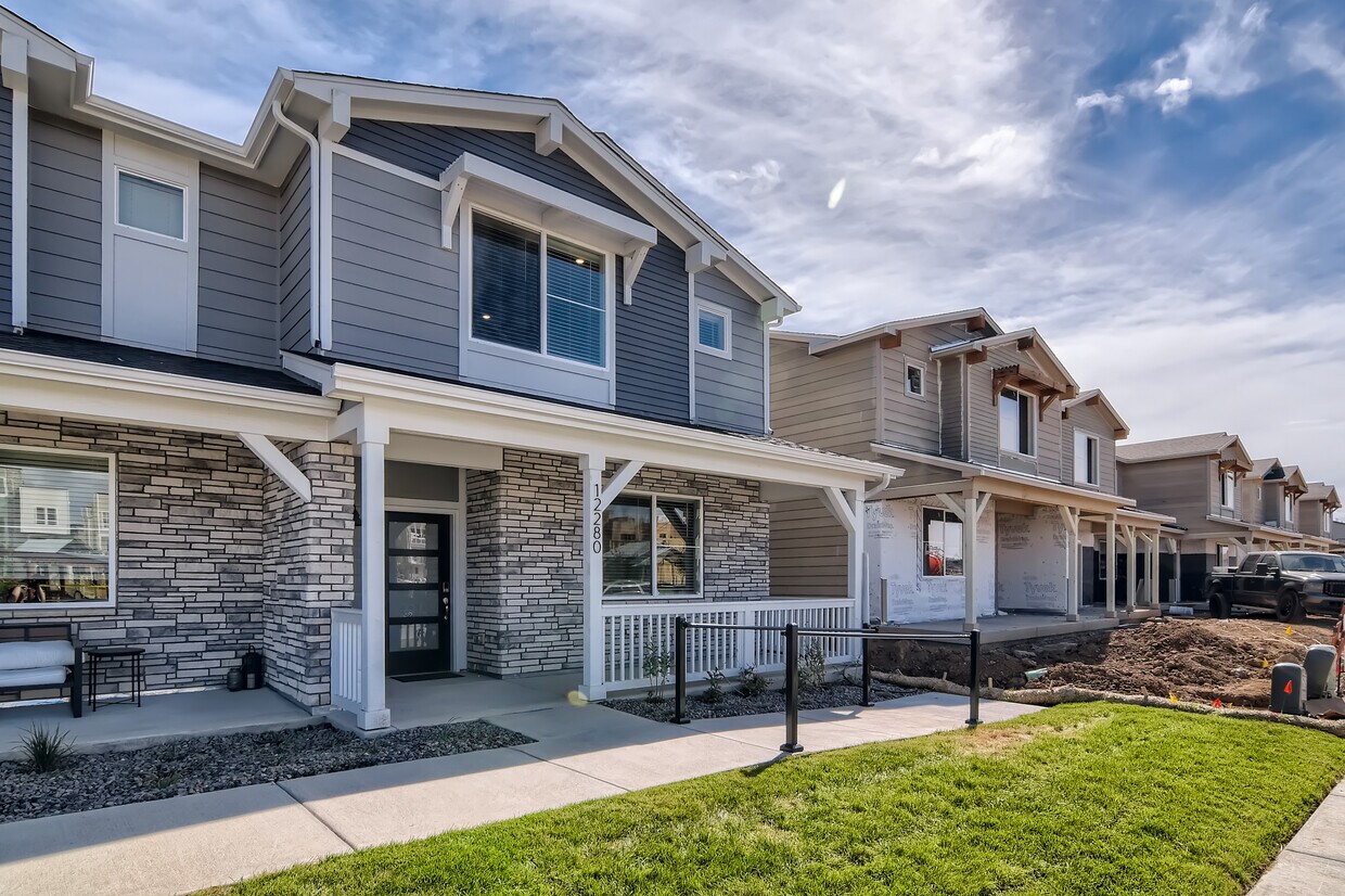 Foto principal - 12280 Dairy St
