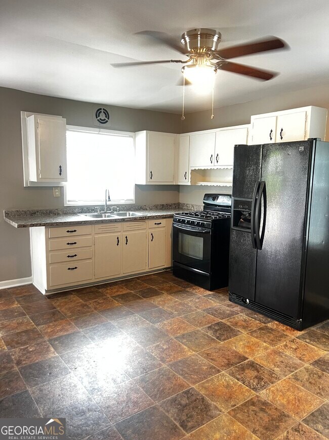 Foto del edificio - 3680 Adkins Rd NW