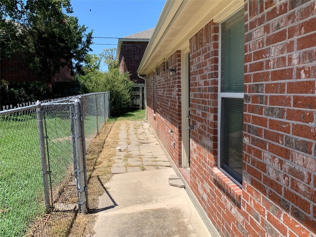 Building Photo - 3902 Aspen St