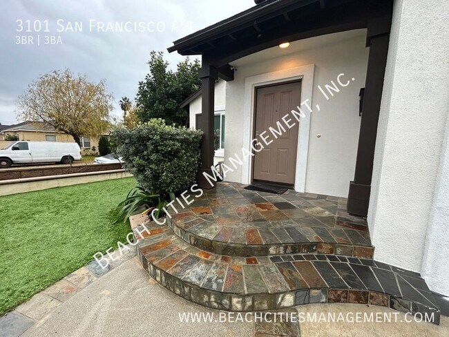 Foto del edificio - Modern 3 Bedroom, 2.5 Bath House with Sola...