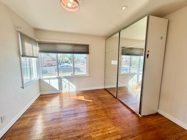 Bedroom - 6664 Ensign Ave