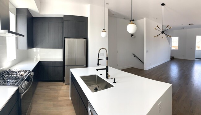 Foto del edificio - 2160 Youngfield St