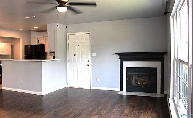 Foto del edificio - 351 Waters Edge Ln