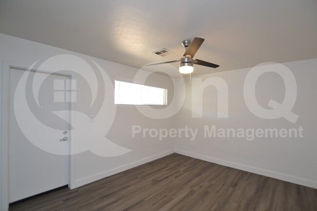 Building Photo - 1202 E Kaler Dr