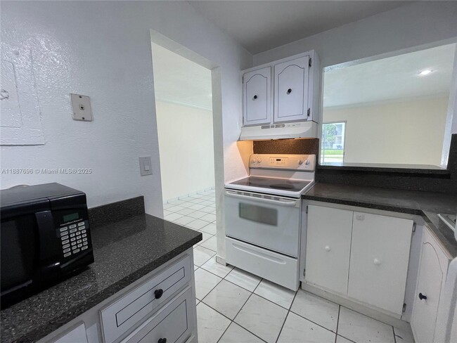 Foto del edificio - 10361 N Kendall Dr