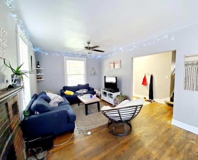 Building Photo - 630 S Howes St