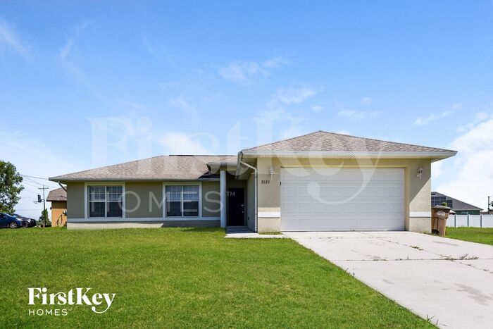 Primary Photo - 3923 E Gator Cir