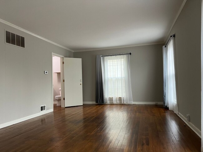 Foto del edificio - 1720 Kavanaugh Blvd