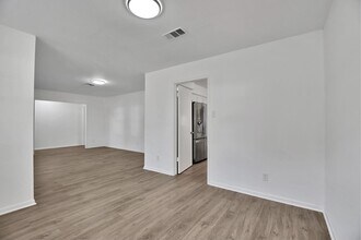 Building Photo - 10513 Moorberry Ln