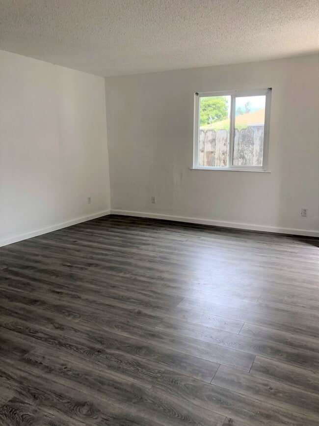 Building Photo - 1610 Randazzo Ave