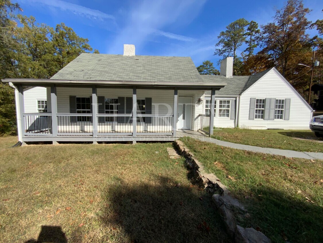 Primary Photo - Arreis Rentals 3 - Charlton &amp; Old Lindale
