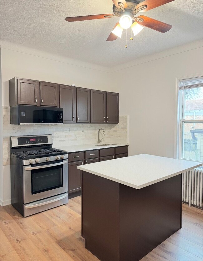 Building Photo - 5104 N Austin Ave