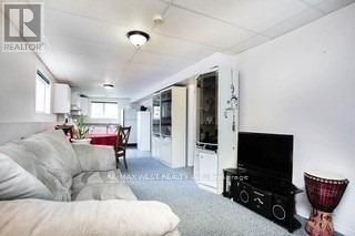 Building Photo - 37 Whitehorn Crescent
