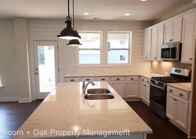 Building Photo - 4 br, 2.5 bath House - 221 Macy Grove Drive