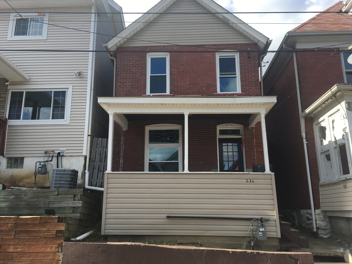 Primary Photo - 236 W 8th Ave