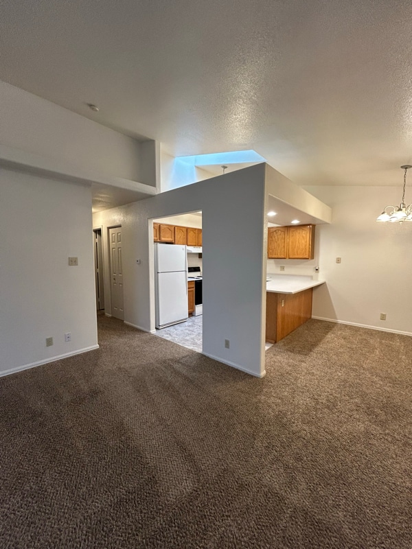 Building Photo - 895 S Knox Dr