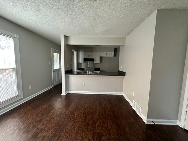 Foto del edificio - 3006 New London - Available Now!
