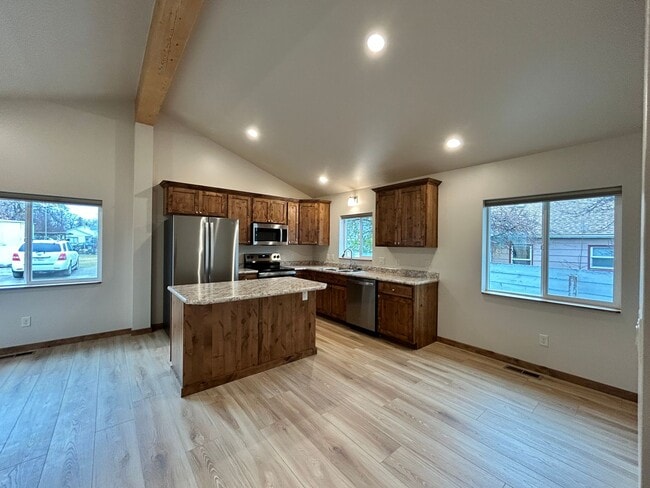 Building Photo - Brand New, Energy Efficient, 2 Bed, 1 Bath Home in Hamilton