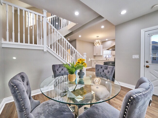Foto del edificio - 12762 Elm St