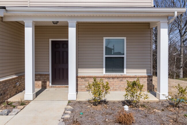Building Photo - 4 BR/2.5 BA Home - A Rare Rental Between C...