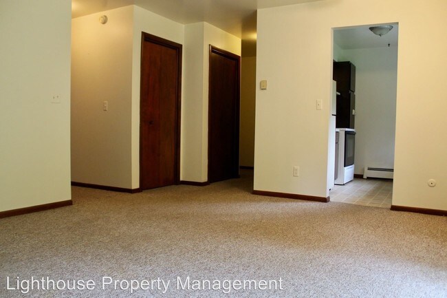 Foto del edificio - 250 4 Mile Rd NW