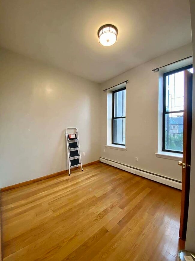 Building Photo - 296 5th Ave