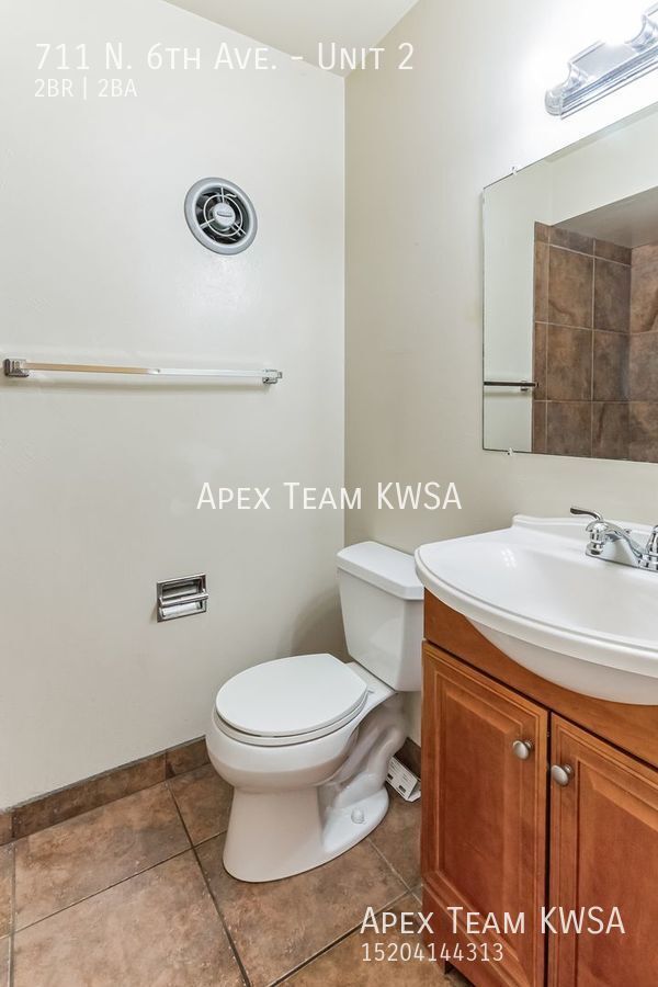 Building Photo - $1300- Gorgeous & Spacious 2 Bed | 1 Bath ...