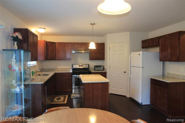 Building Photo - 4819 Paulina Dr
