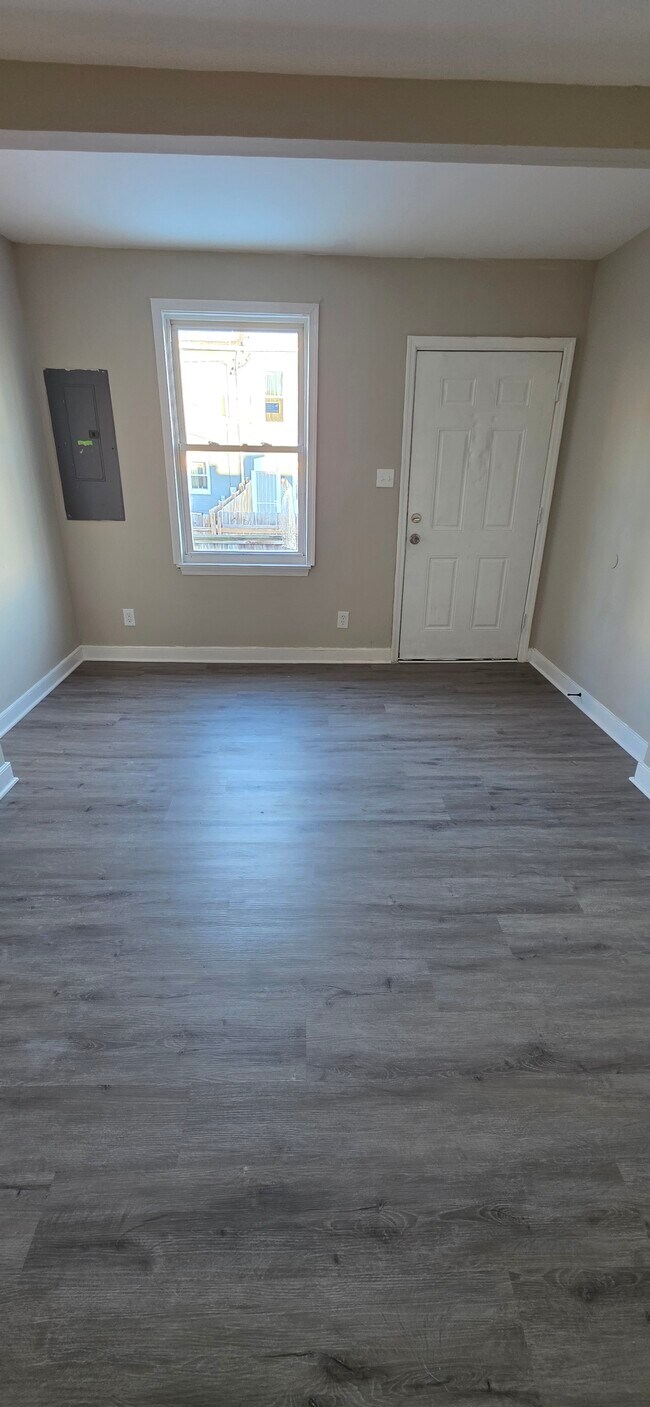 Foto del edificio - 437 N Montford Ave