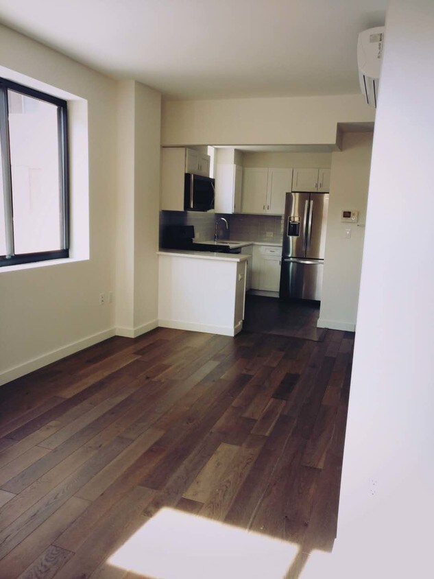 Primary Photo - 87-22 51st Ave