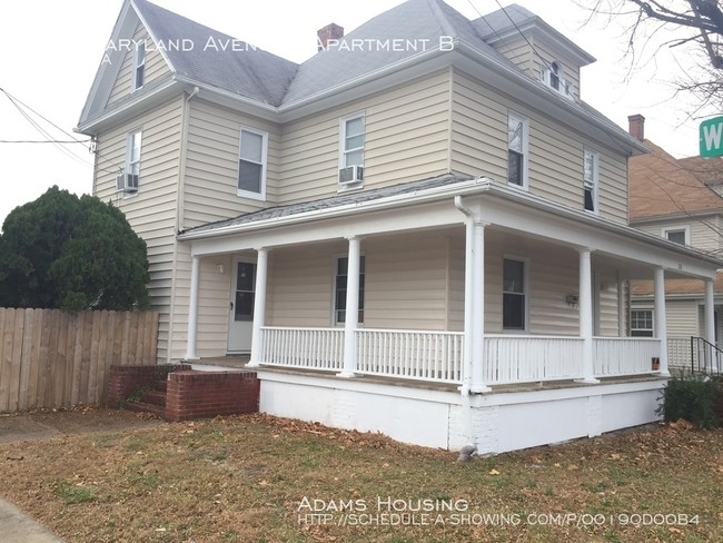 Building Photo - Newly Renovated Efficiency Apartment