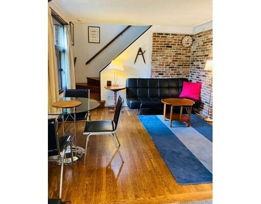 Building Photo - 84 Garden St