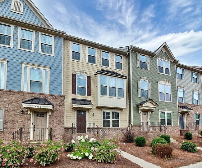 Building Photo - Stunning 3 Story 3BD/2+2HalfBA Townhome in...