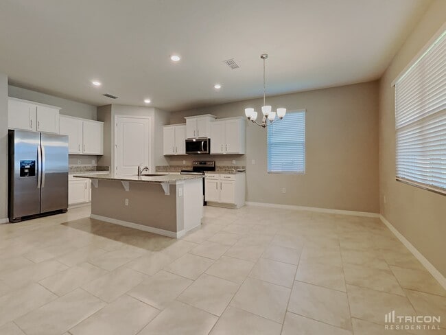 Building Photo - 1406 Savoy Ln