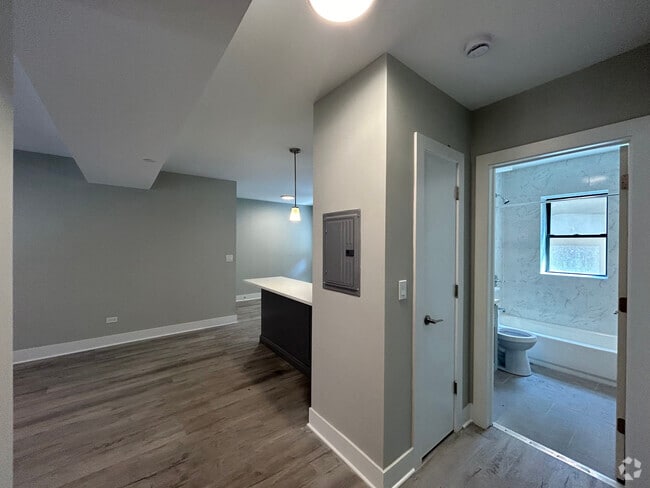 Building Photo - 1131 Oak Ave