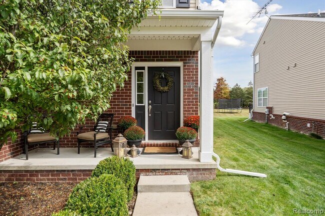 Building Photo - 26422 Elk Run E
