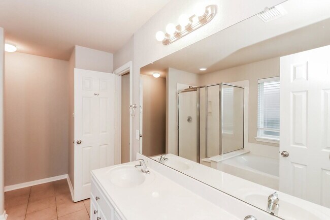 Foto del edificio - Enchanted Rock Lane, Missouri City, TX 77459 - 4 BR 2 BA single-family home