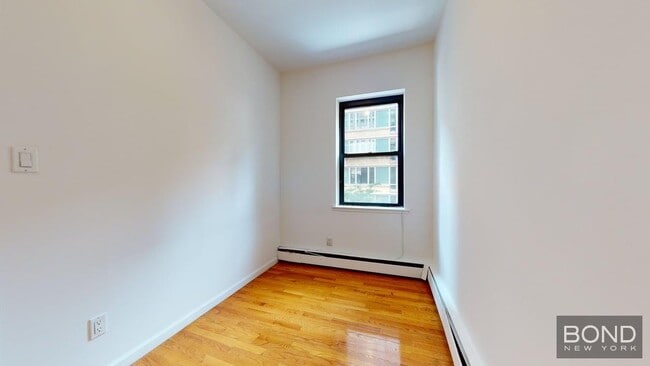 Building Photo - 249 E 53rd St