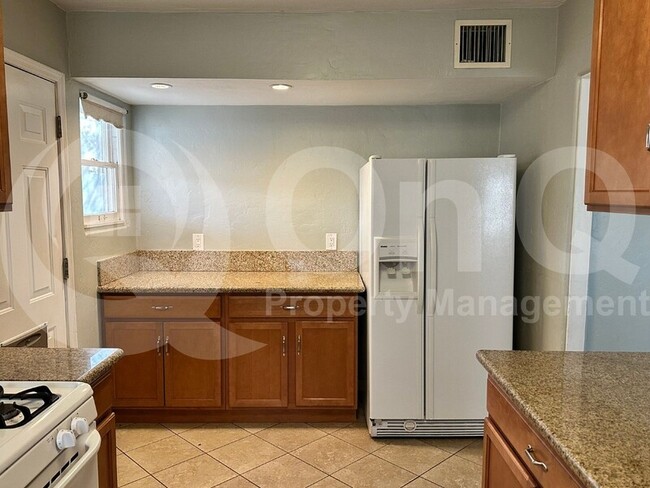 Foto del edificio - 1725 E Monte Vista Rd