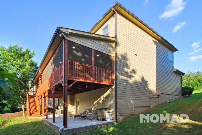 Foto del edificio - Stunning 6BR House in Cumming