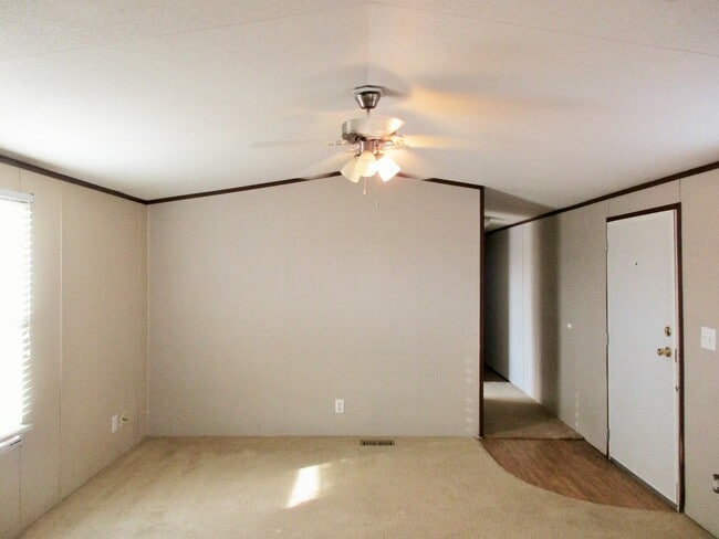 Building Photo - 3 bedroom 2 bath in Hydro, OK  73048