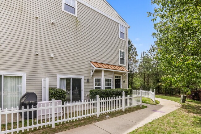 Building Photo - 11731 Mezzanine Dr