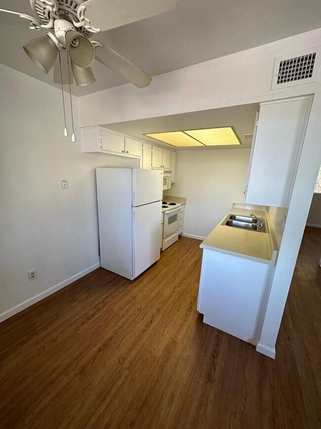 Building Photo - 11026 N 16th Ave