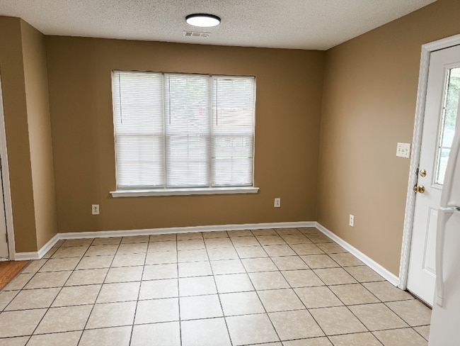 Foto del edificio - 304 Spring Creek Dr
