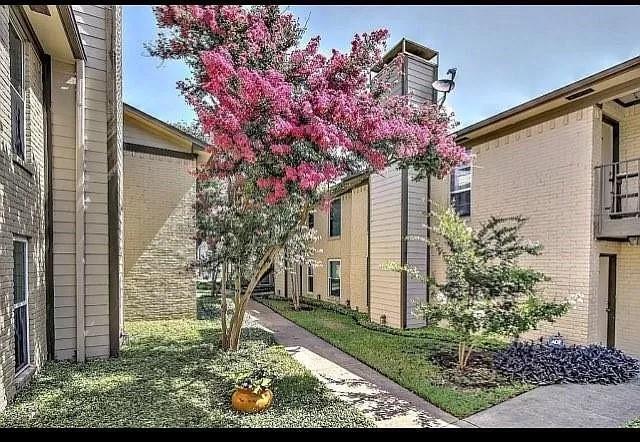Building Photo - 10650 Steppington Dr