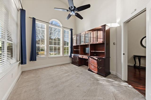 Foto del edificio - 15520 Mayflower Trail