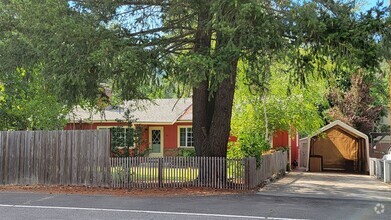 Building Photo - 1316 Rogue River Hwy