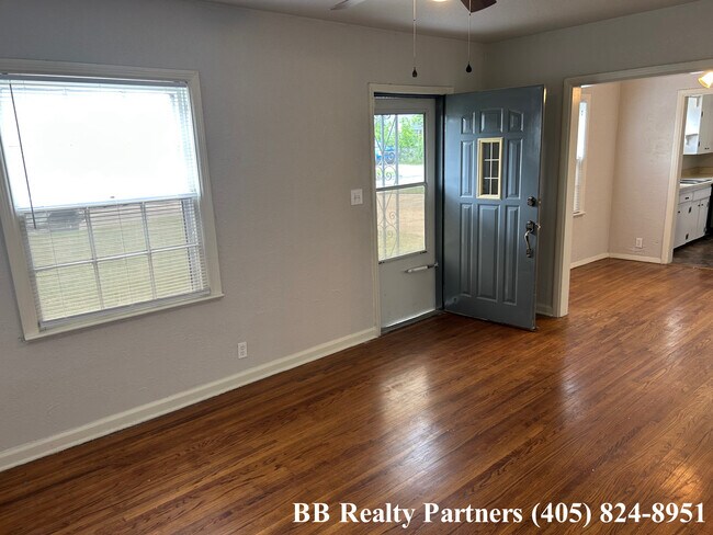 Building Photo - 1317 S Fulton Ave