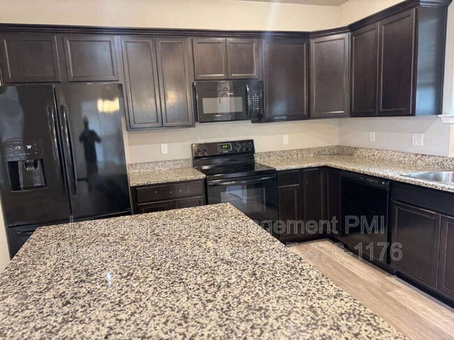 Building Photo - 201 St Caillin St